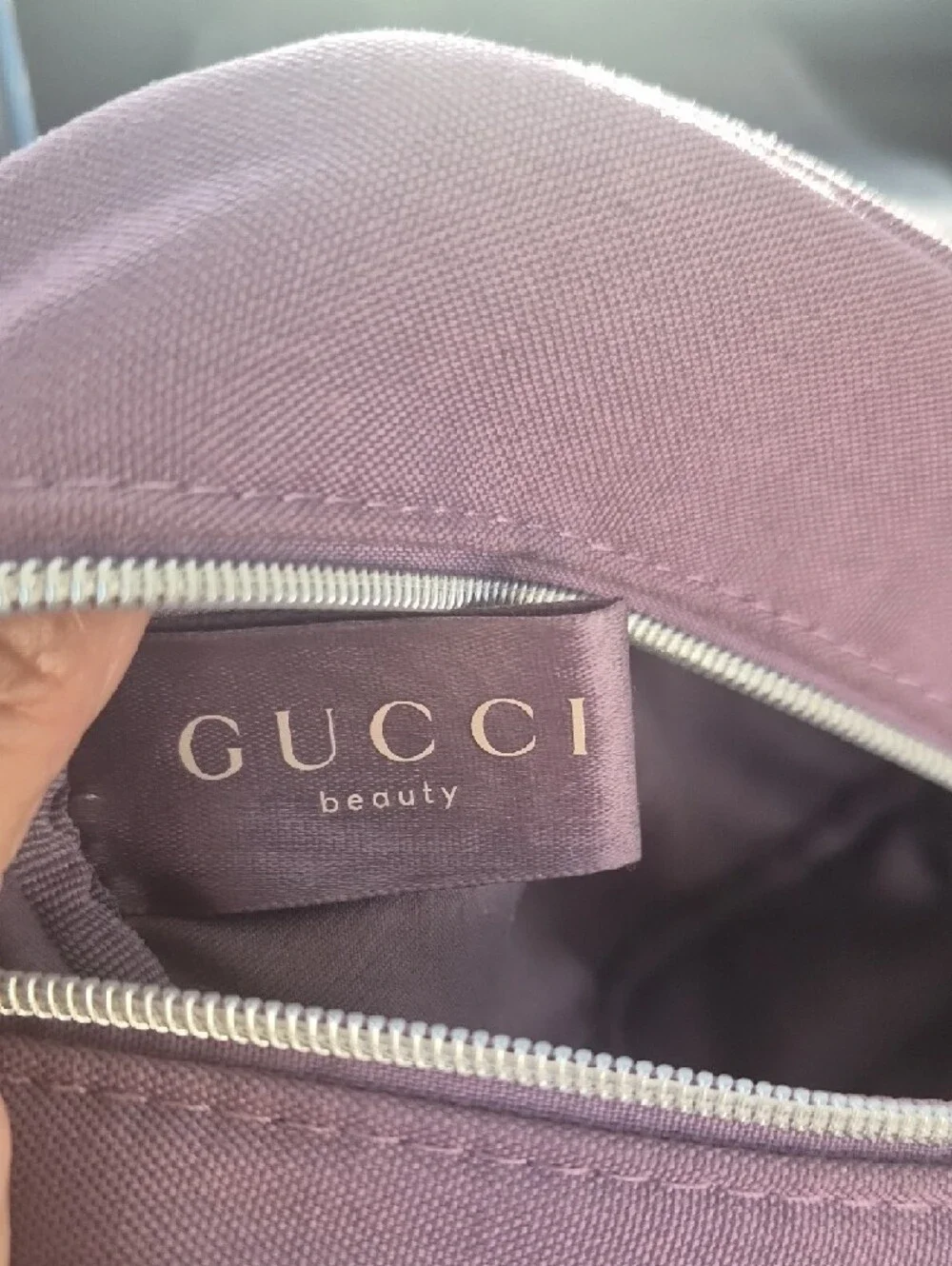 Bundle Gucci Wallet And Make Up Bag For Only $95 - Picture 16 of 16